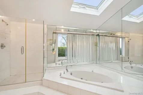 28 Deeringwood Lane Babylon NY 11702