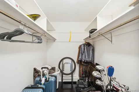 28 Deeringwood Lane Babylon NY 11702