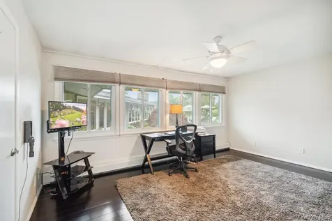 28 Deeringwood Lane Babylon NY 11702