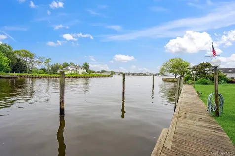 28 Deeringwood Lane Babylon NY 11702