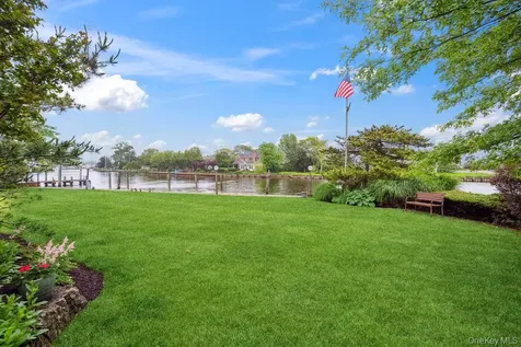 28 Deeringwood Lane Babylon NY 11702