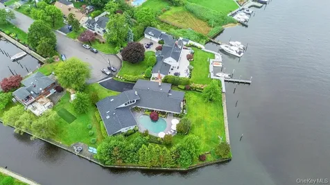 28 Deeringwood Lane Babylon NY 11702