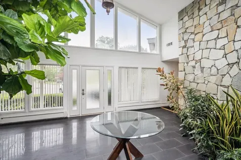 28 Deeringwood Lane Babylon NY 11702