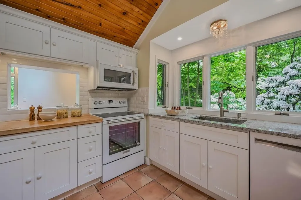 10 Maple Avenue Setauket NY 11733