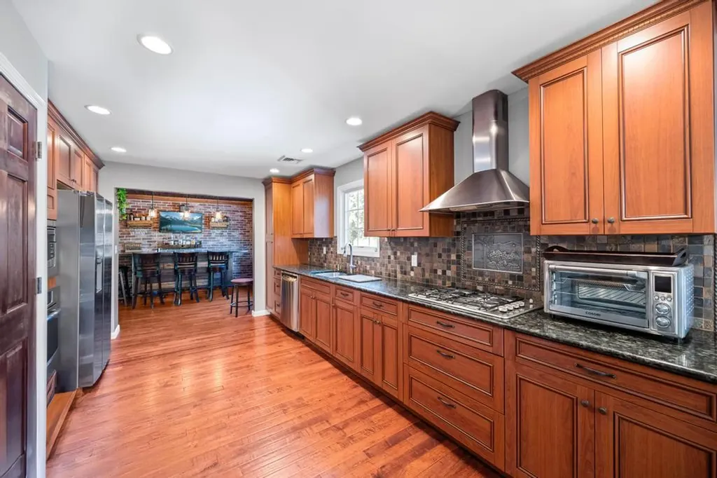 1 Darwin Drive Merrick NY 11566