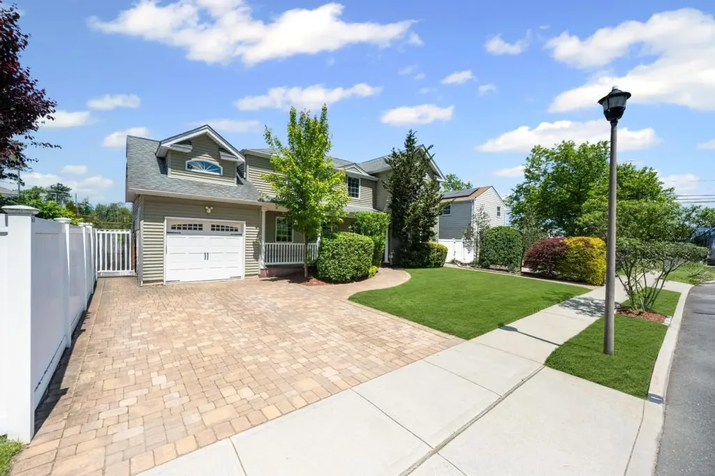 1 Darwin Drive Merrick NY 11566