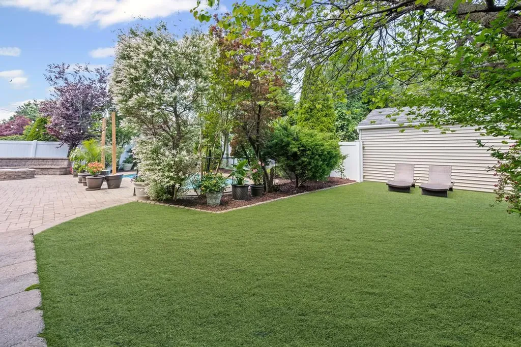 1 Darwin Drive Merrick NY 11566