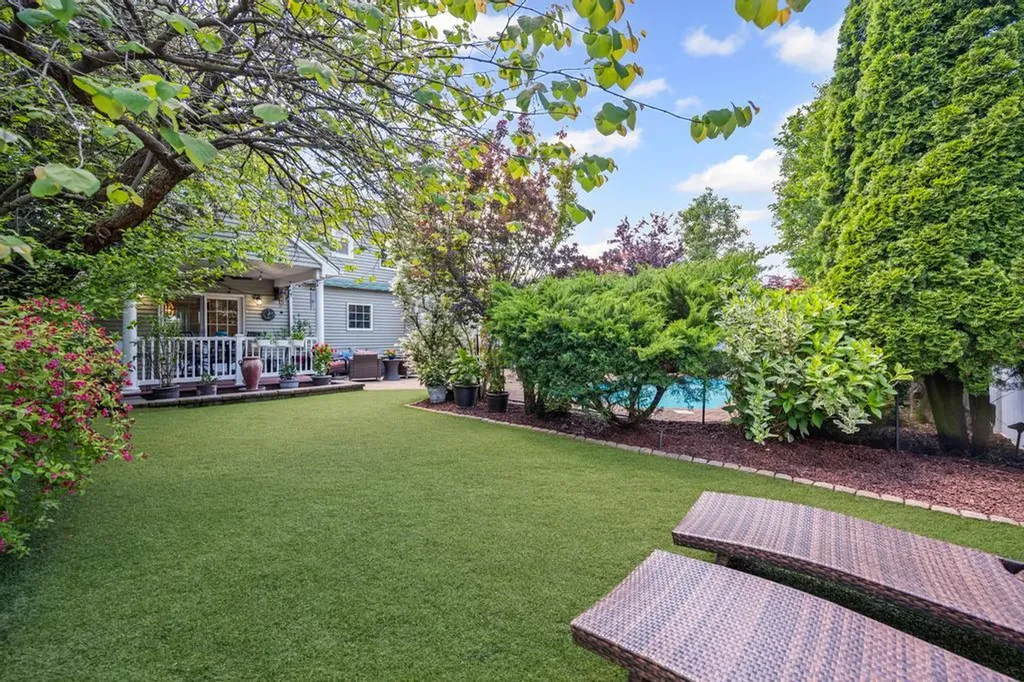 1 Darwin Drive Merrick NY 11566