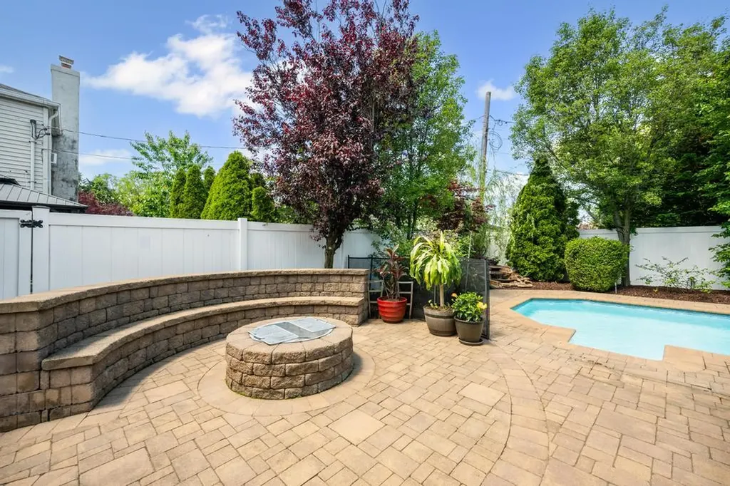 1 Darwin Drive Merrick NY 11566