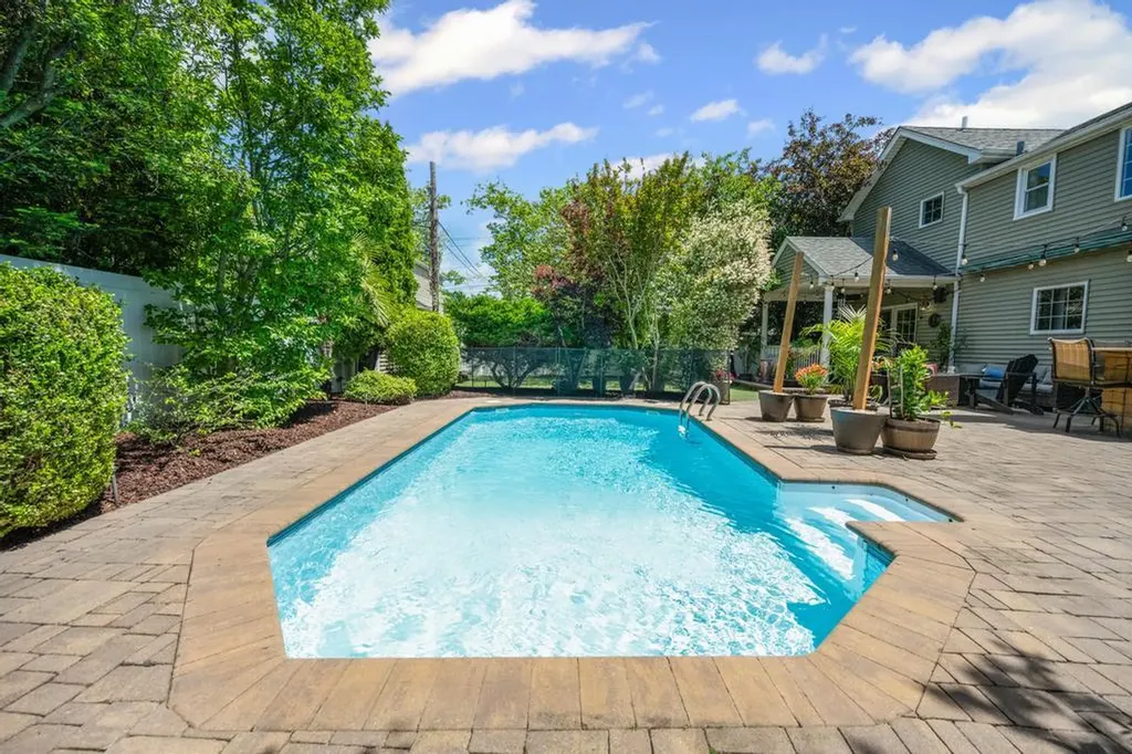 1 Darwin Drive Merrick NY 11566