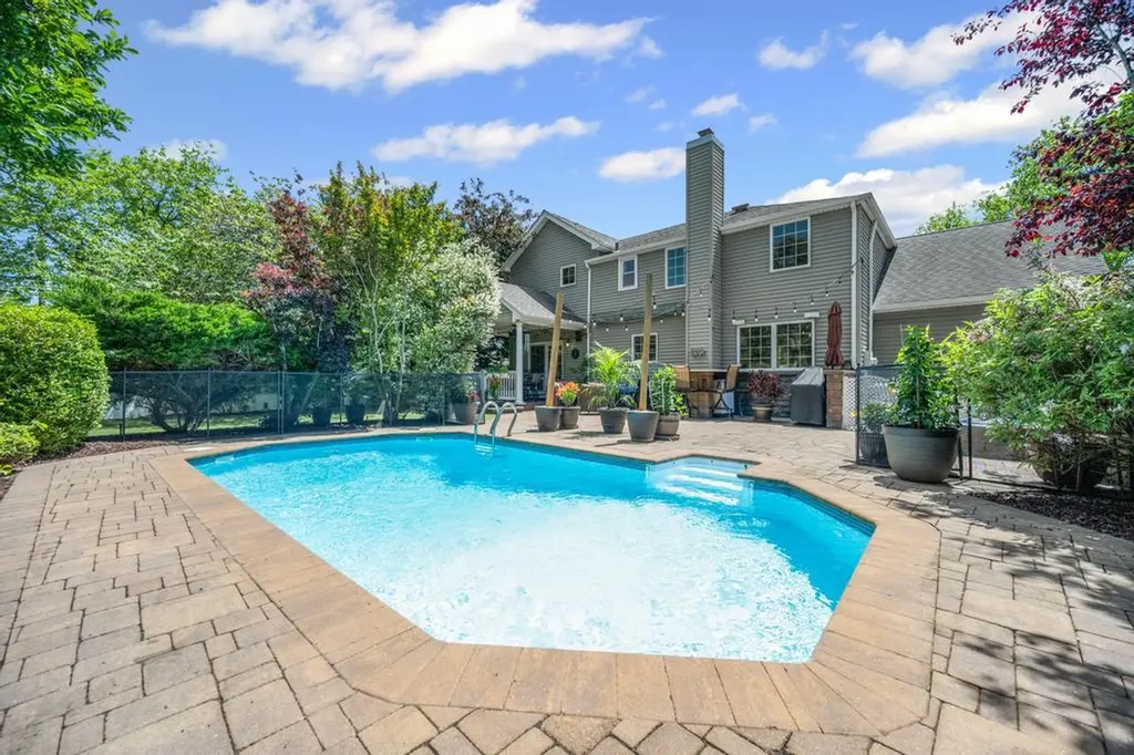 1 Darwin Drive Merrick NY 11566