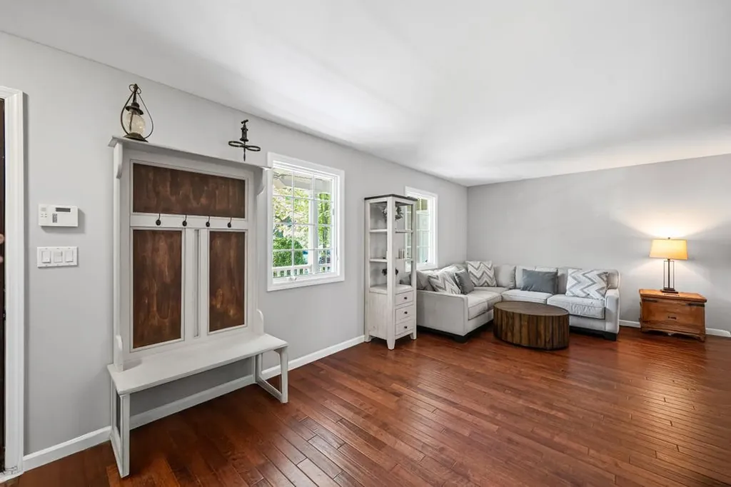 1 Darwin Drive Merrick NY 11566