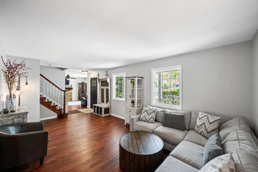 1 Darwin Drive Merrick NY 11566