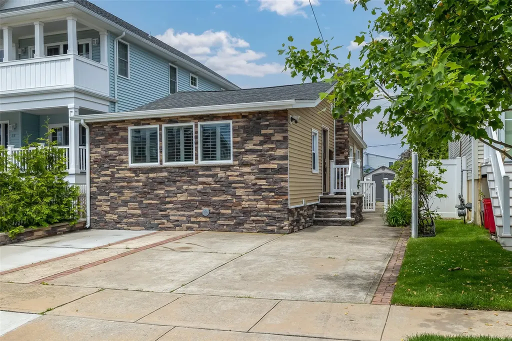 38 Kent Road Island Park NY 11558