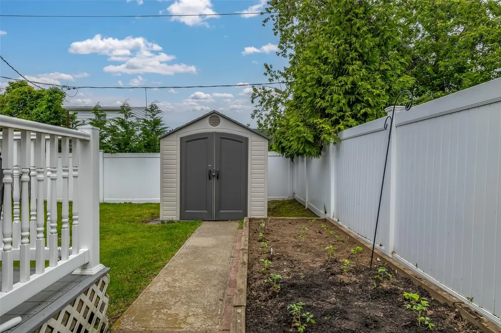 38 Kent Road Island Park NY 11558