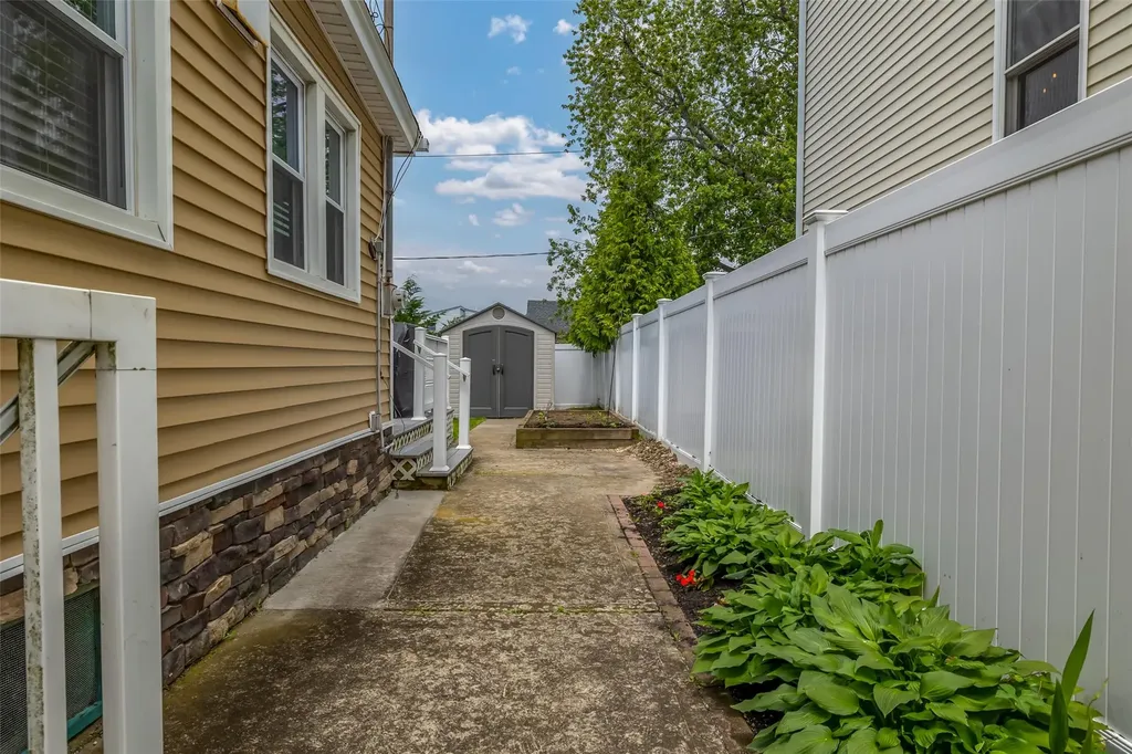 38 Kent Road Island Park NY 11558