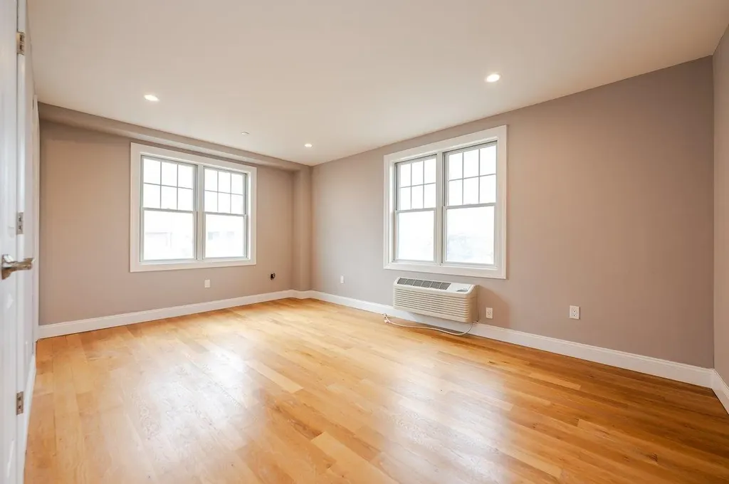 661 W Broadway Long Beach NY 11561