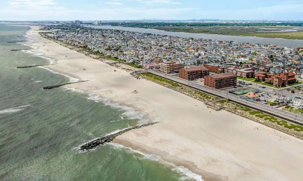 661 W Broadway Long Beach NY 11561