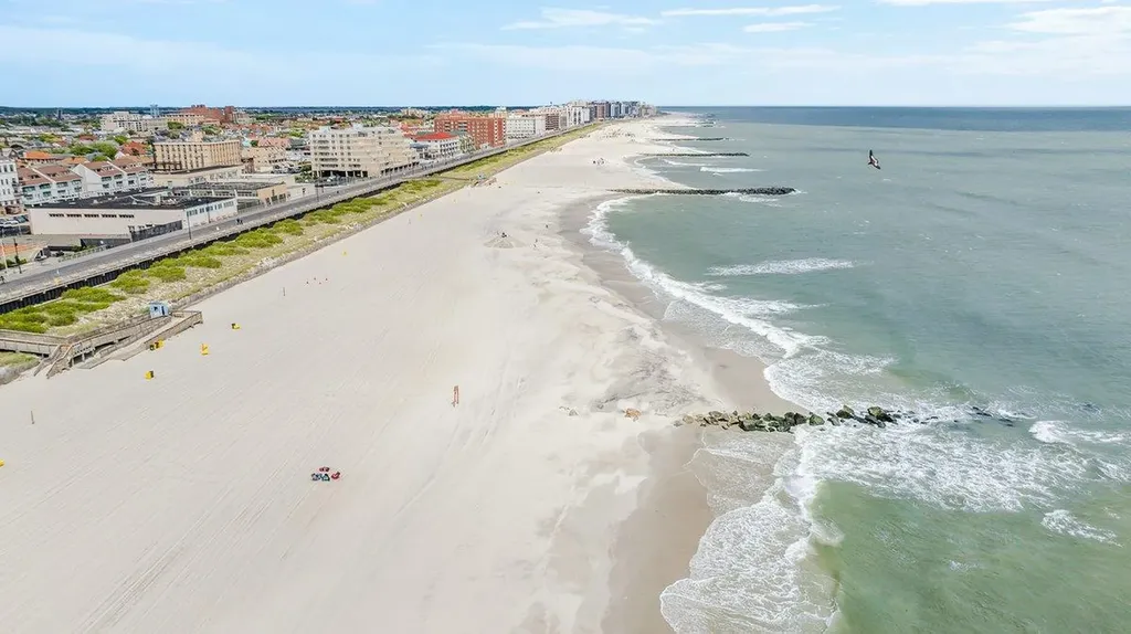 661 W Broadway Long Beach NY 11561