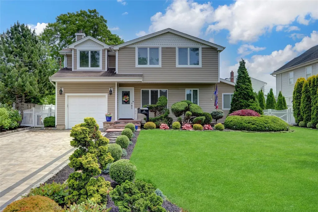 224 Biltmore Boulevard Massapequa NY 11758
