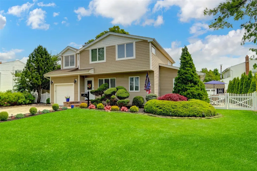 224 Biltmore Boulevard Massapequa NY 11758