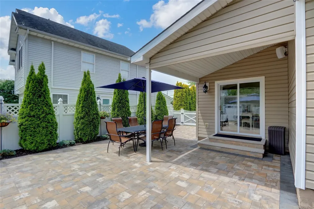 224 Biltmore Boulevard Massapequa NY 11758