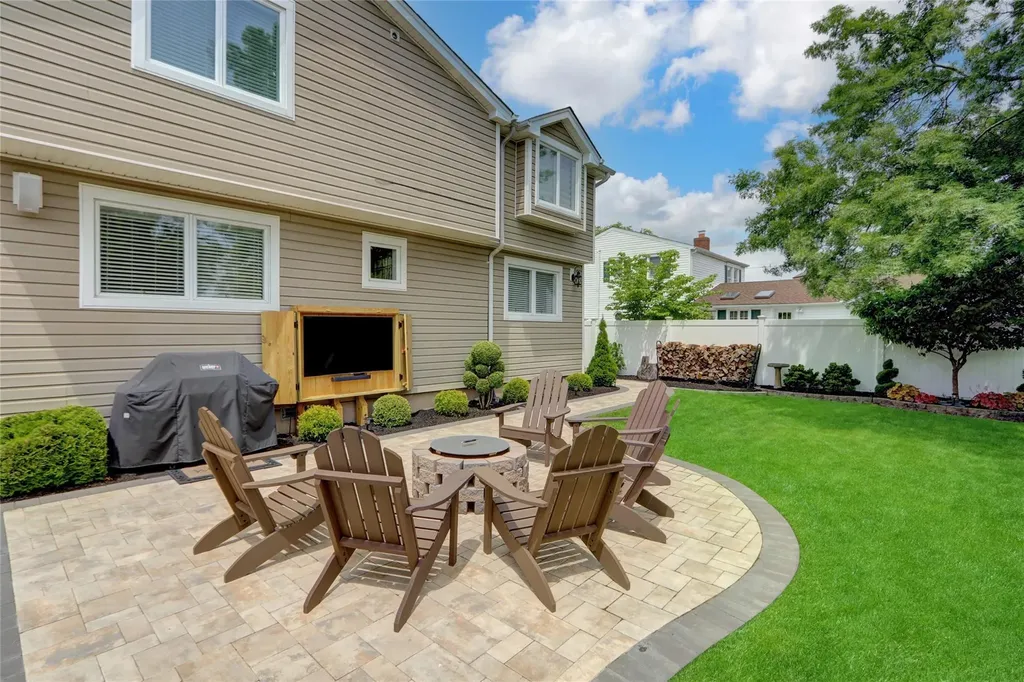 224 Biltmore Boulevard Massapequa NY 11758
