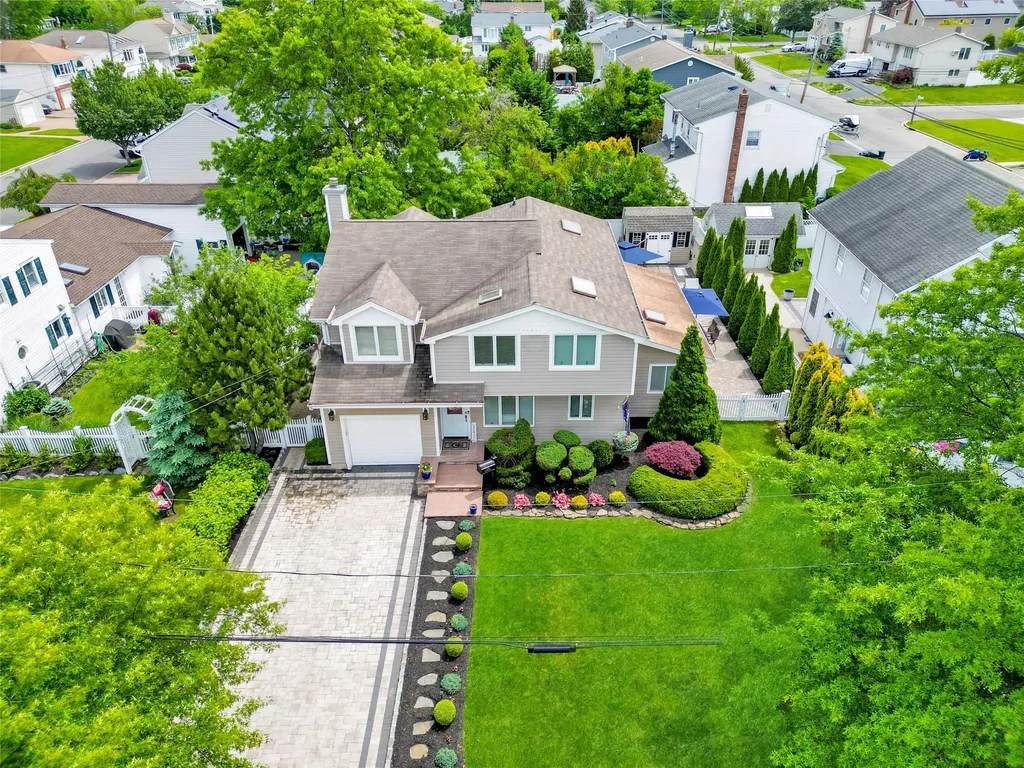 224 Biltmore Boulevard Massapequa NY 11758