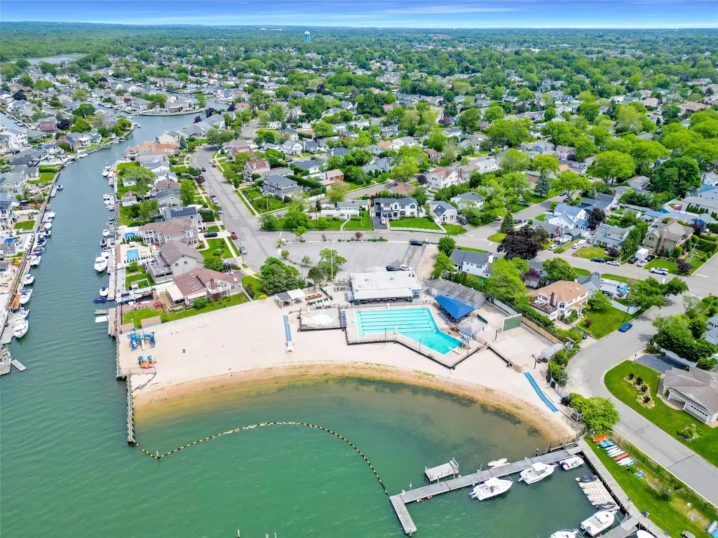224 Biltmore Boulevard Massapequa NY 11758