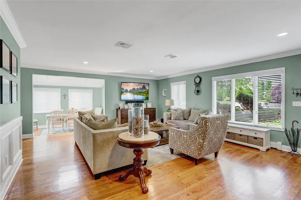 224 Biltmore Boulevard Massapequa NY 11758