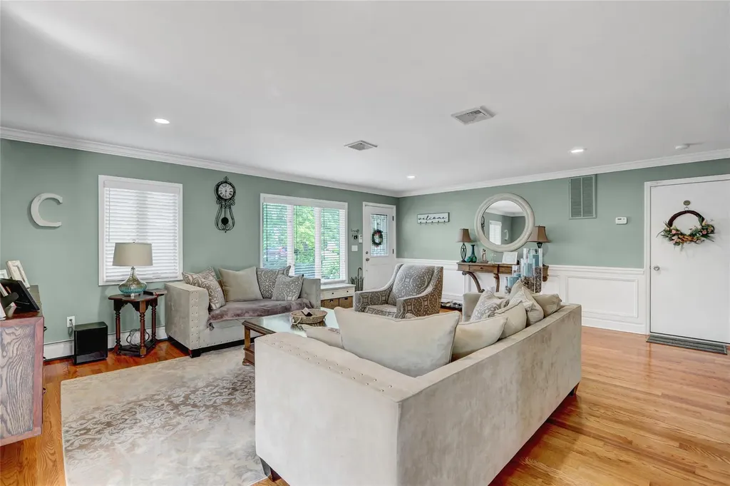 224 Biltmore Boulevard Massapequa NY 11758