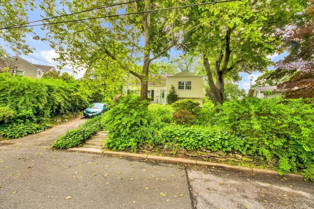 61 Kincaid Drive Yonkers NY 10710