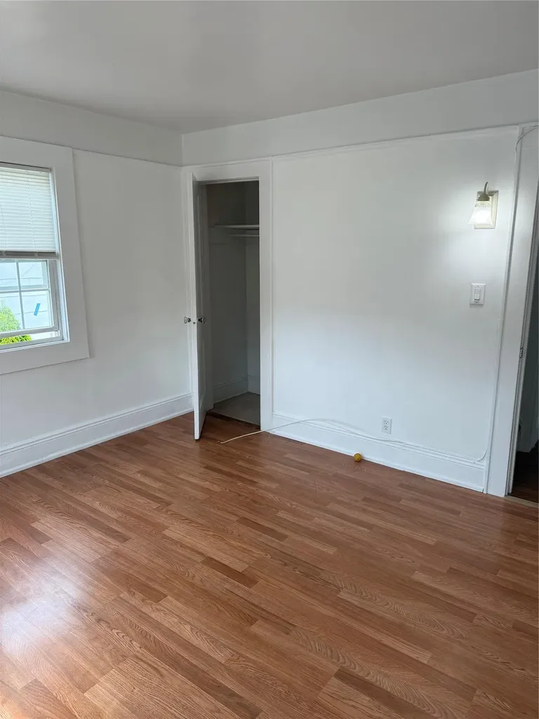 1186 Thomas Street Hewlett NY 11557