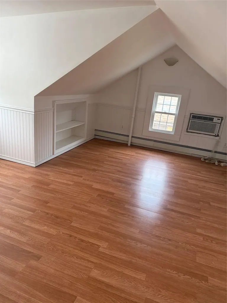 1186 Thomas Street Hewlett NY 11557
