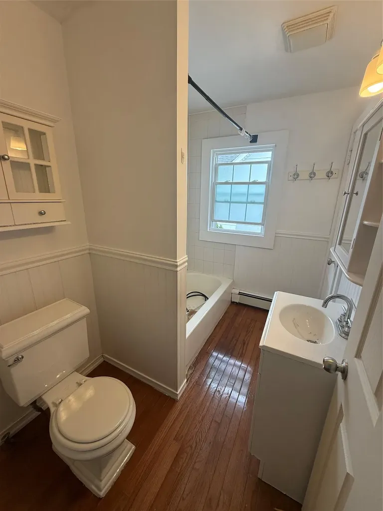 1186 Thomas Street Hewlett NY 11557