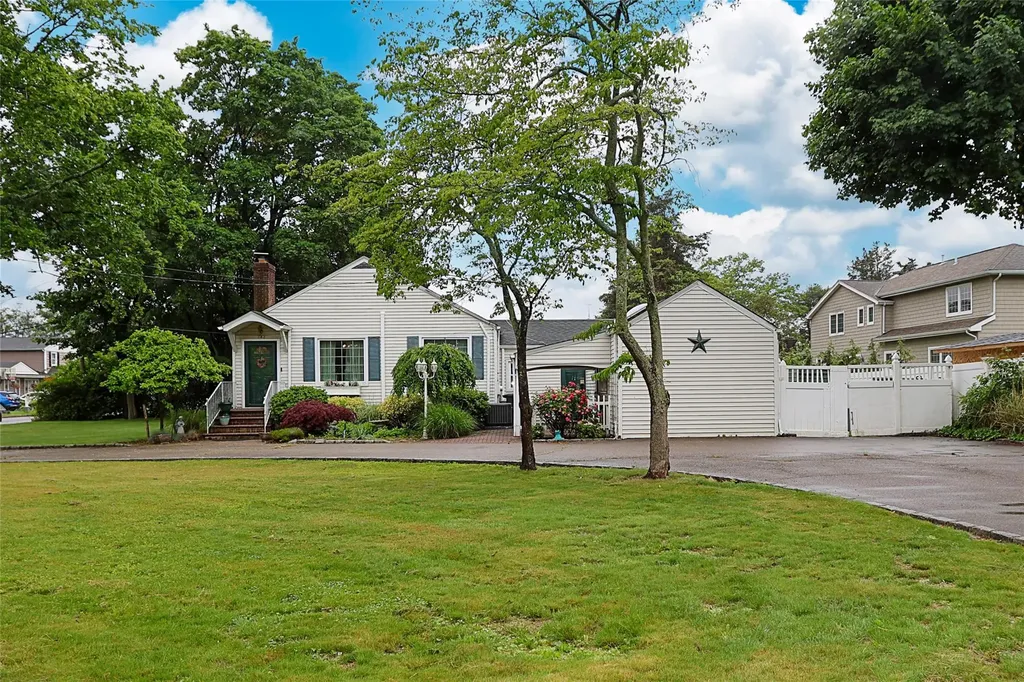342 Northern Boulevard Saint James NY 11780