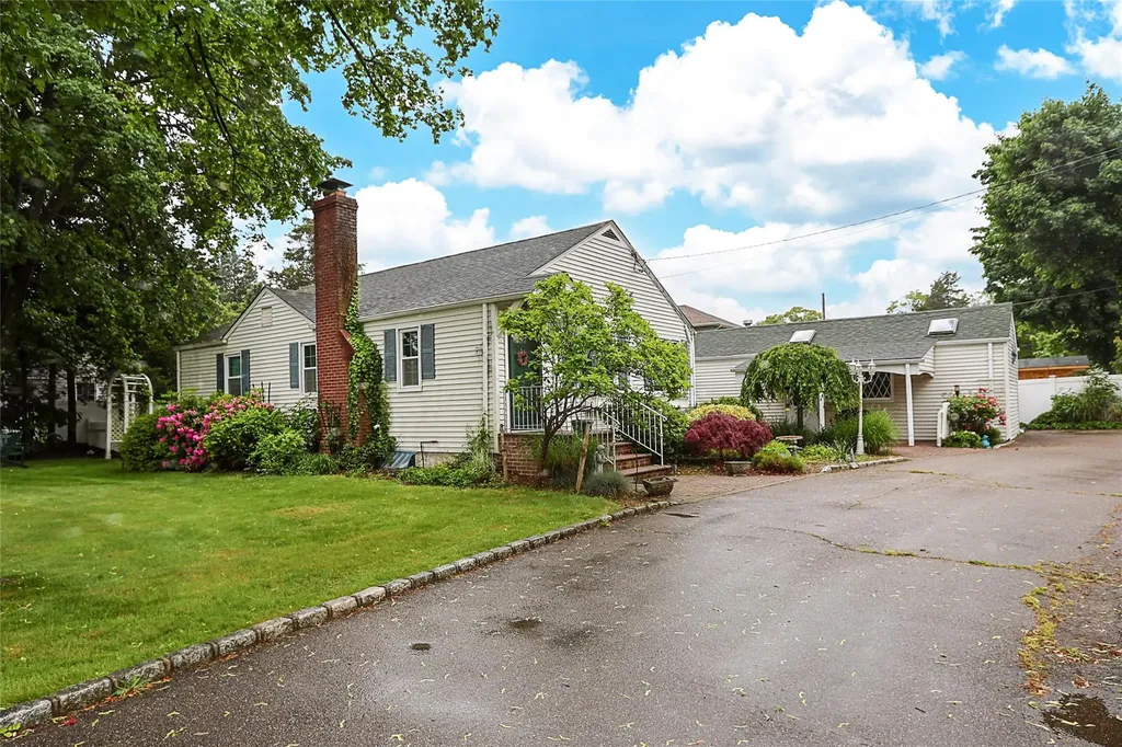 342 Northern Boulevard Saint James NY 11780
