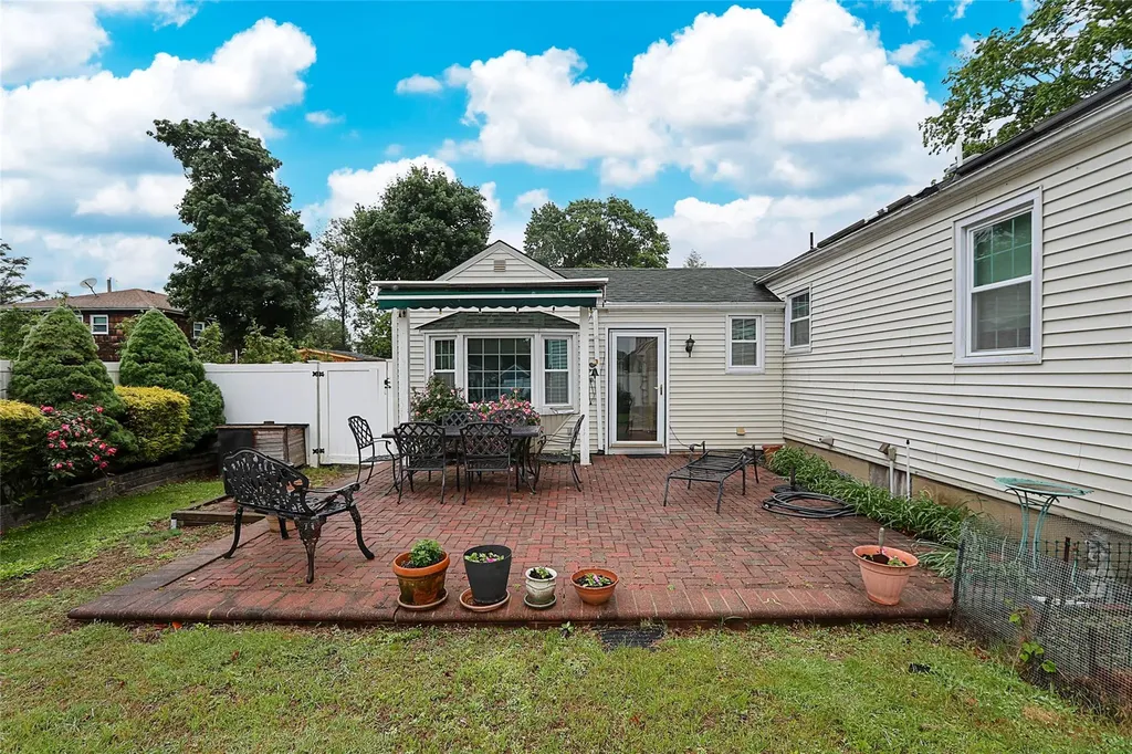 342 Northern Boulevard Saint James NY 11780