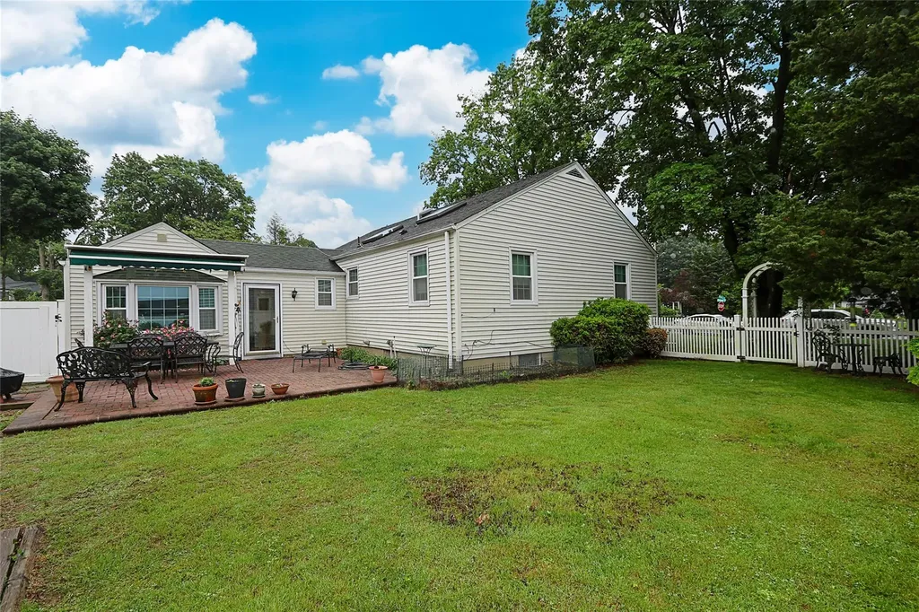 342 Northern Boulevard Saint James NY 11780
