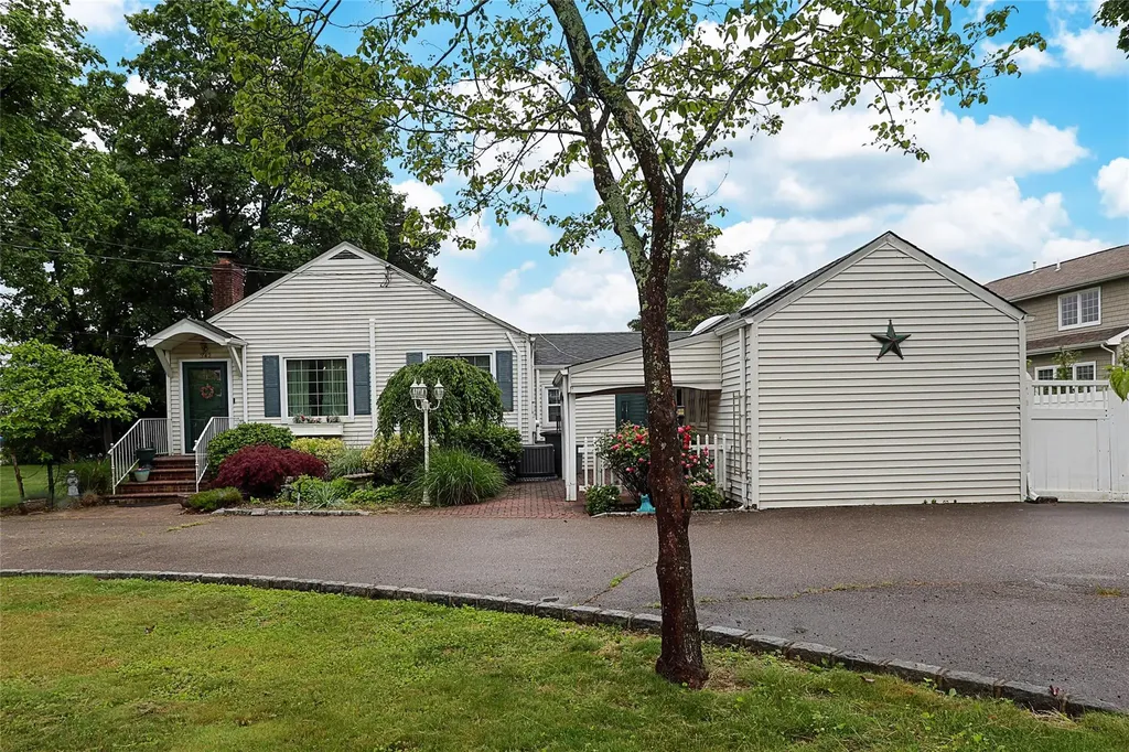 342 Northern Boulevard Saint James NY 11780