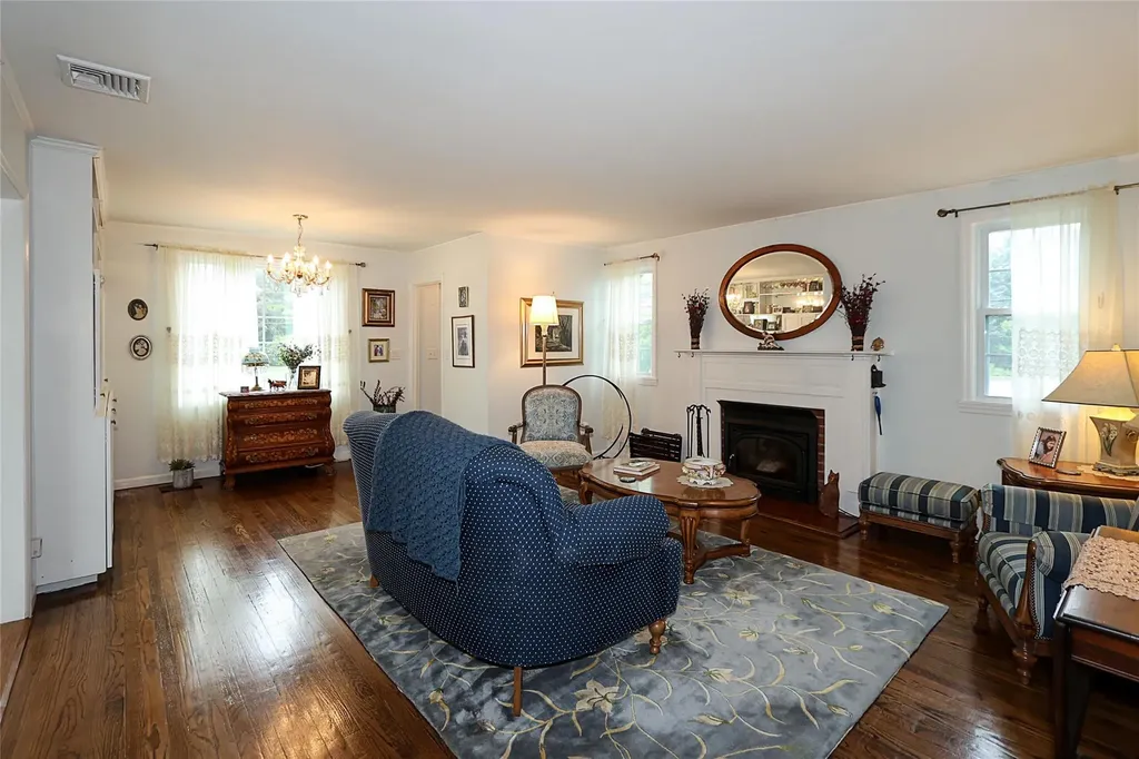 342 Northern Boulevard Saint James NY 11780