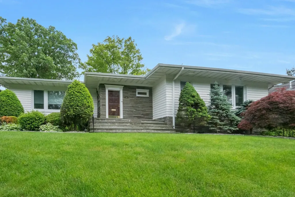 136 Fox Meadow Road Scarsdale NY 10583