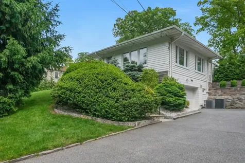 136 Fox Meadow Road Scarsdale NY 10583