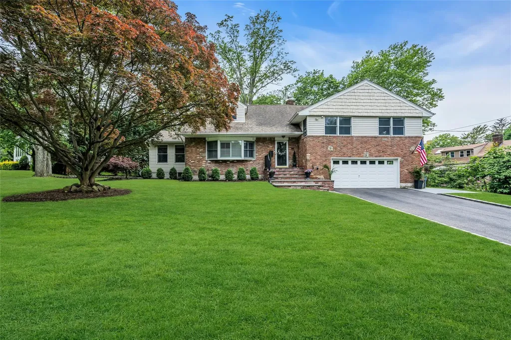 45 Pool Drive Roslyn NY 11576
