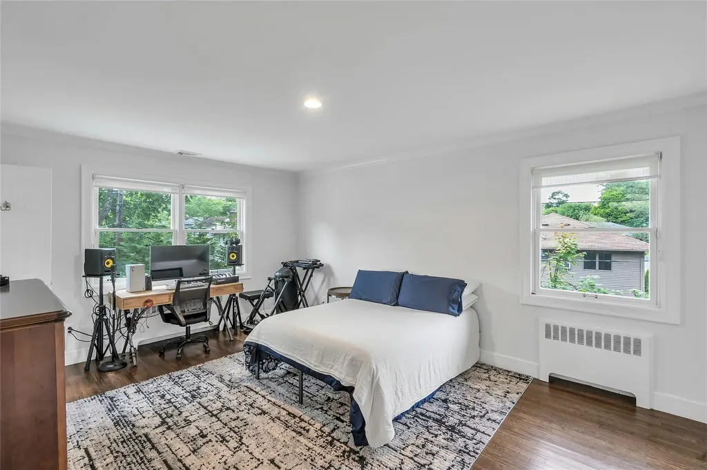 45 Pool Drive Roslyn NY 11576