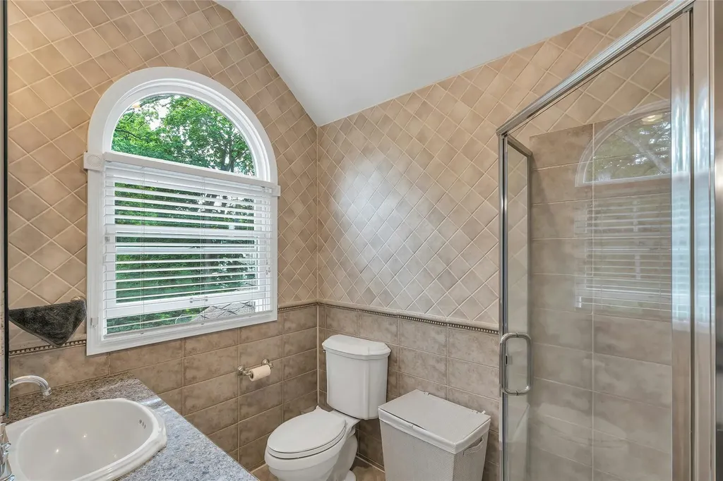 45 Pool Drive Roslyn NY 11576