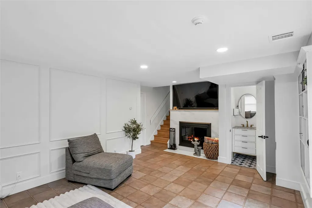 45 Pool Drive Roslyn NY 11576