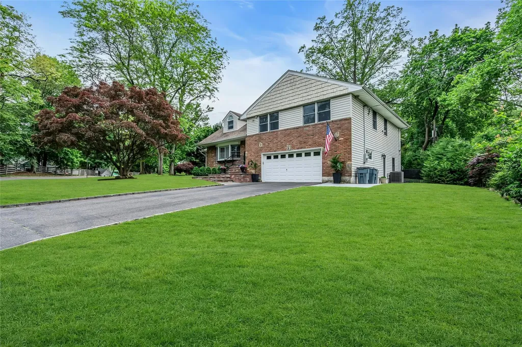 45 Pool Drive Roslyn NY 11576