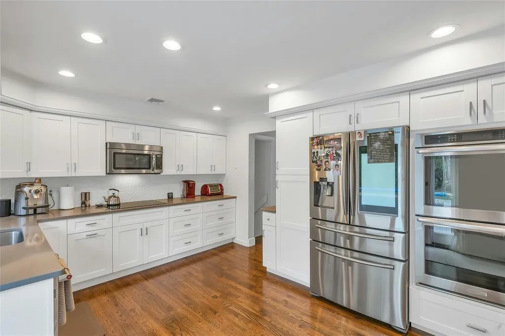 45 Pool Drive Roslyn NY 11576