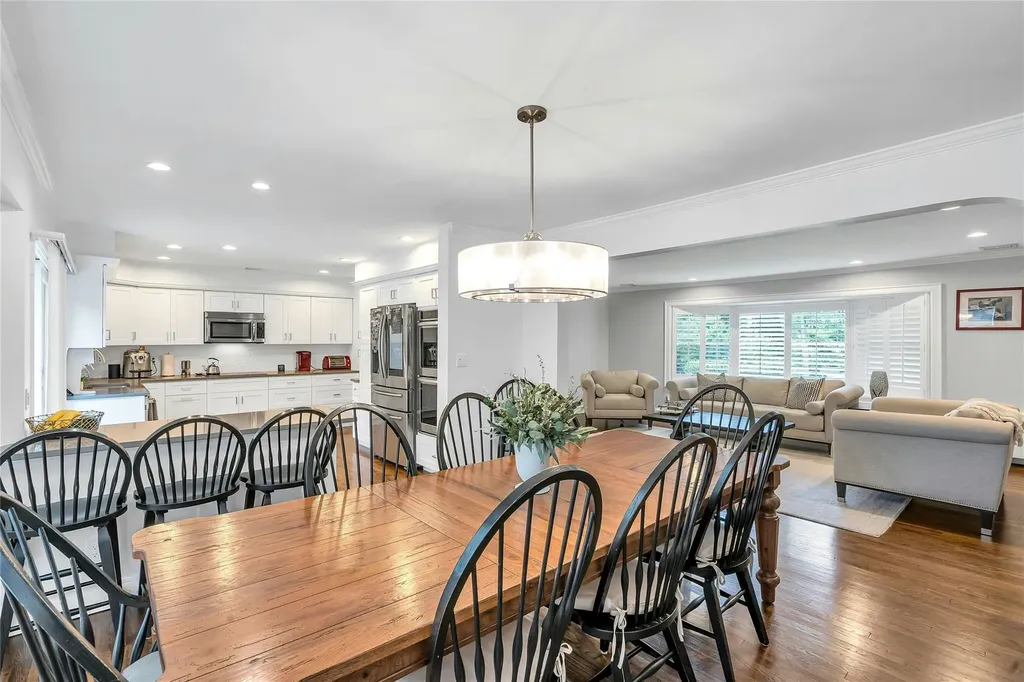 45 Pool Drive Roslyn NY 11576